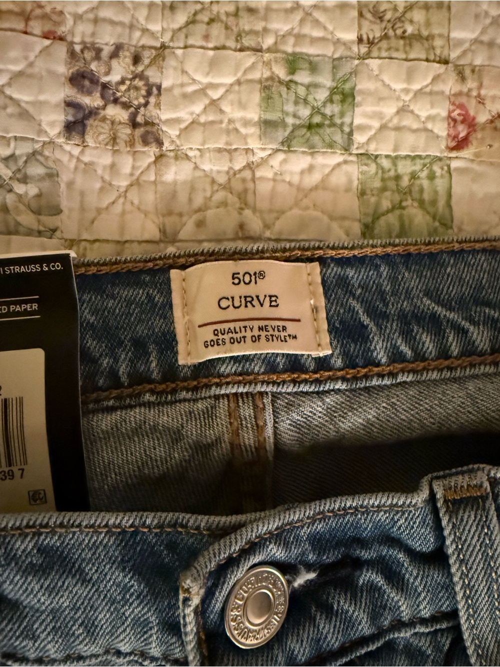 30x30 Levi's Light Blue 501® Curve High-Rise Jeans - Picture 4 of 10